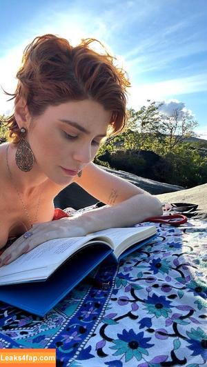 Julianne Trevisol photo #0133