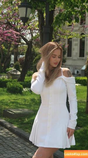 julibeautiful photo #0045