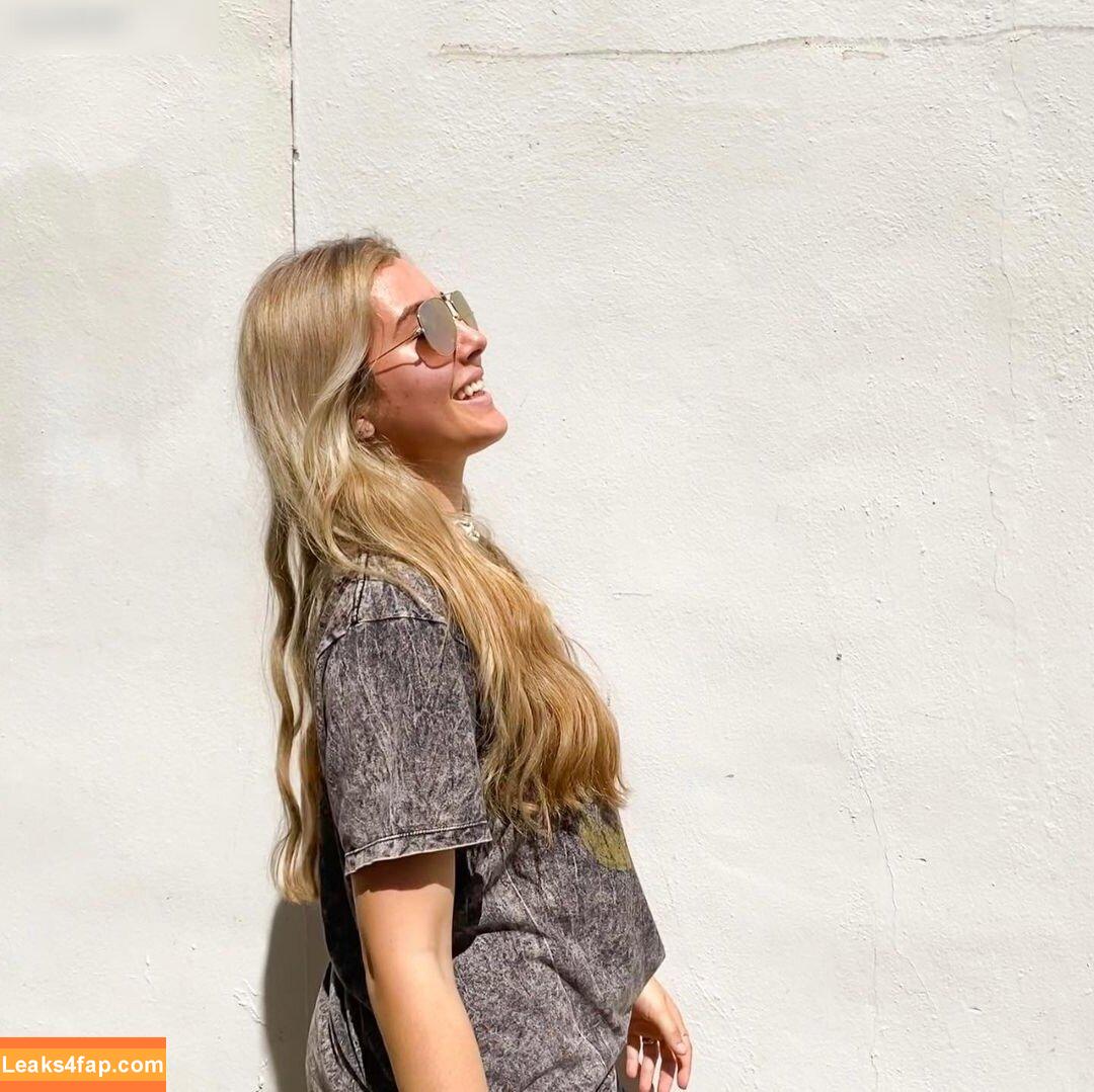 julie.tirado /  leaked photo photo #0006