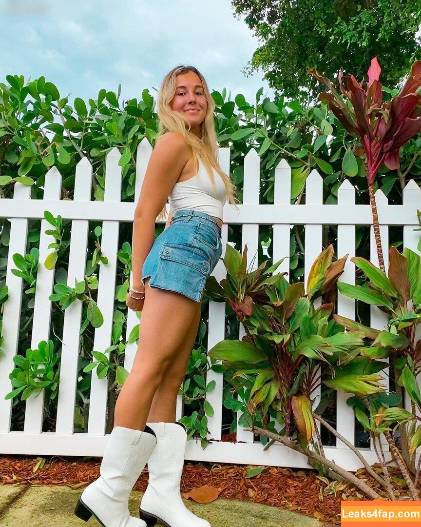 julie.tirado /  leaked photo photo #0139