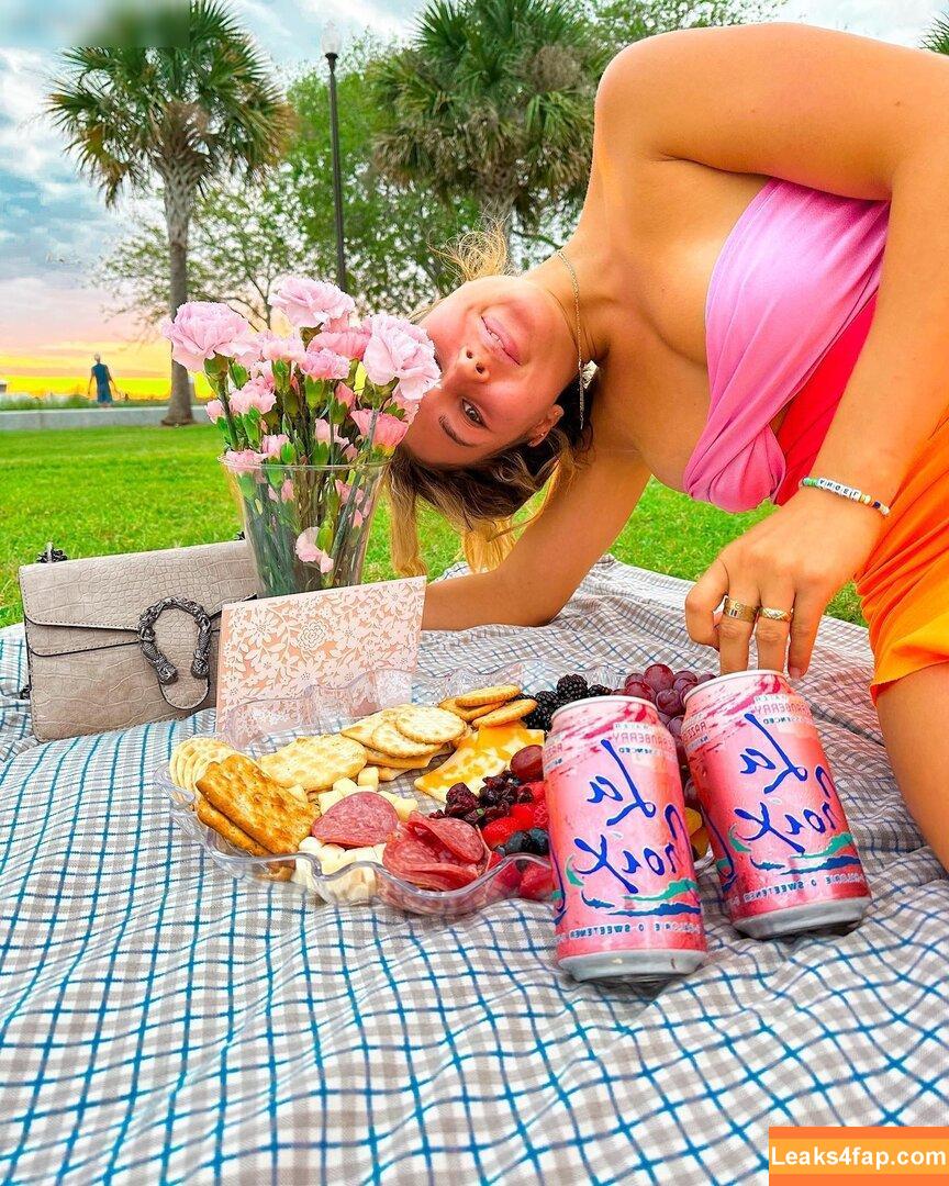 julie.tirado /  leaked photo photo #0179