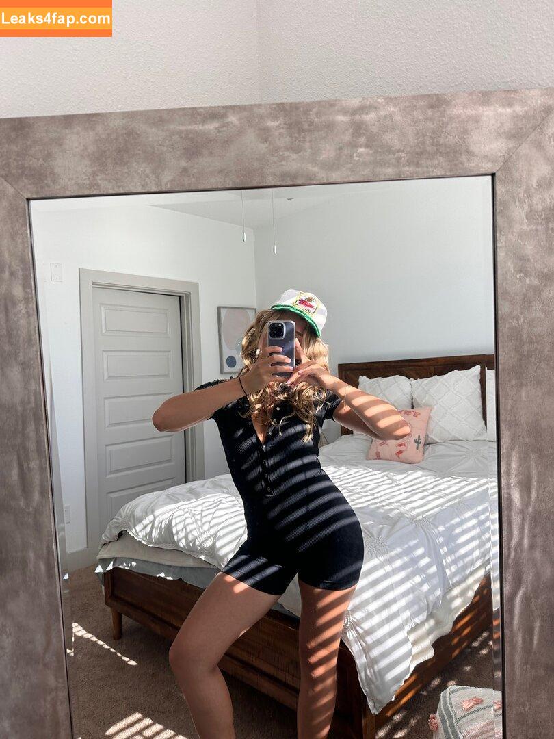 julie.tirado /  leaked photo photo #0599