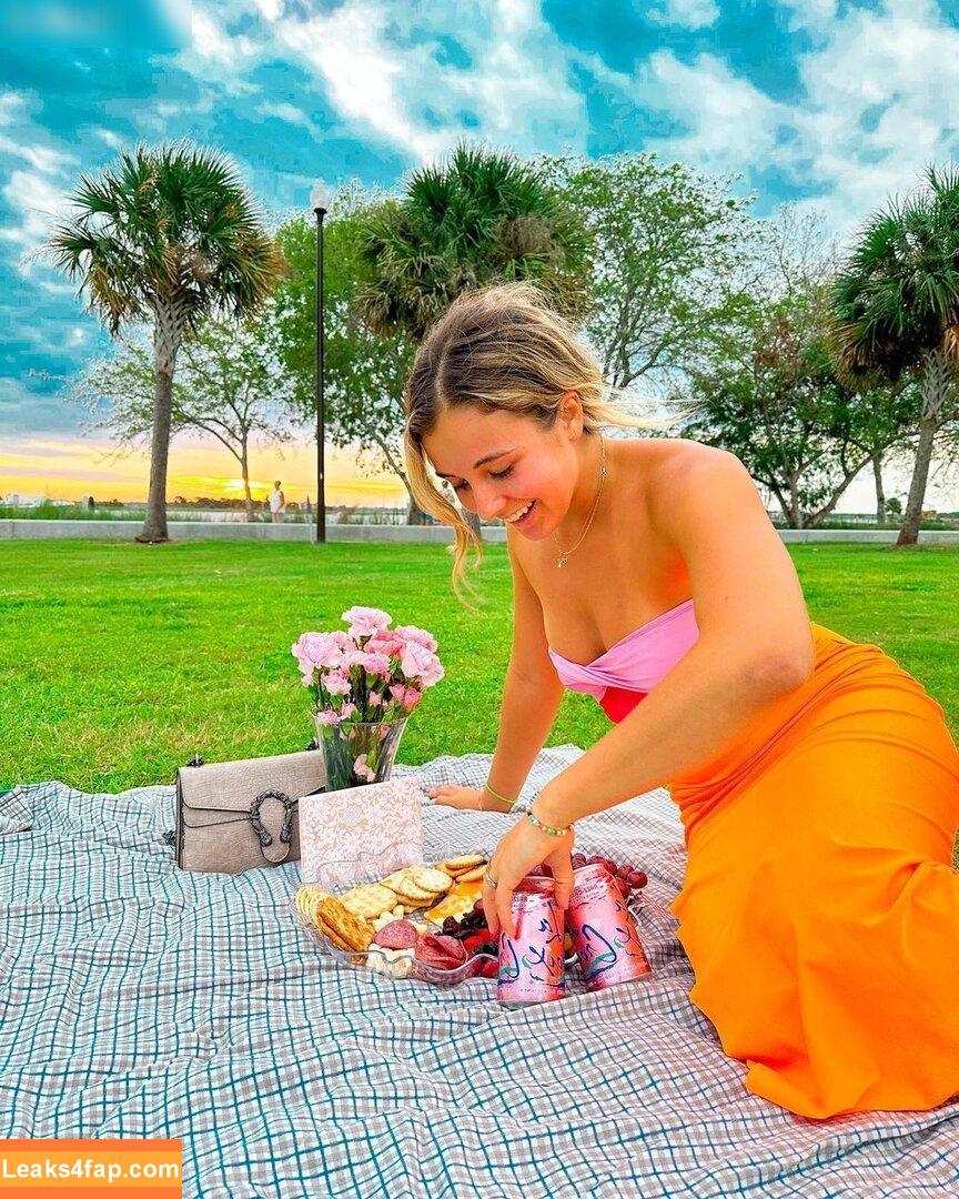 julie.tirado /  leaked photo photo #0625