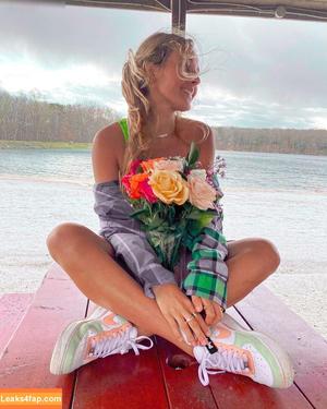 julie.tirado photo #0009