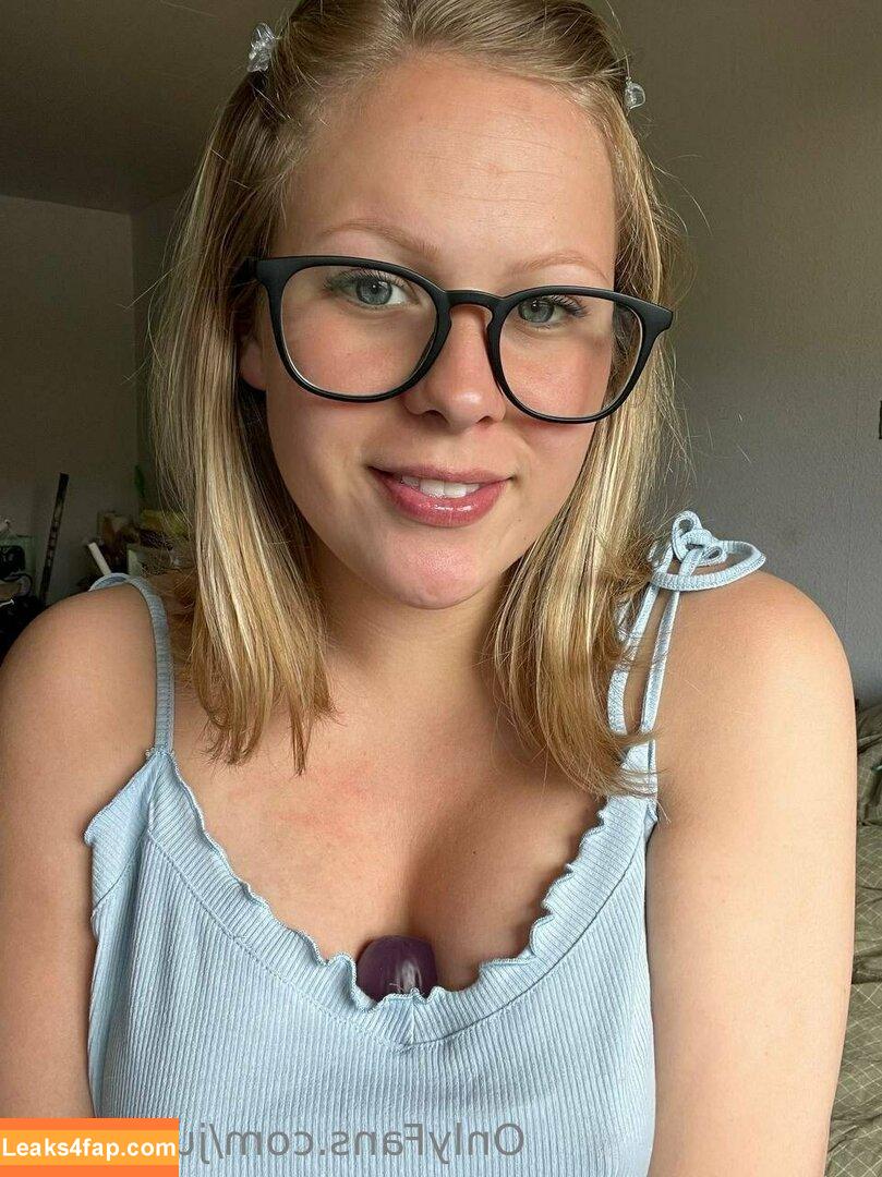 julix.may leaked photo photo #0038