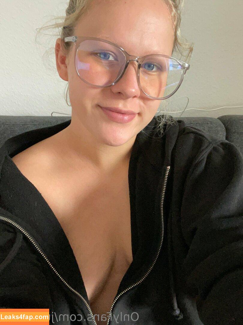 julix.may leaked photo photo #0053