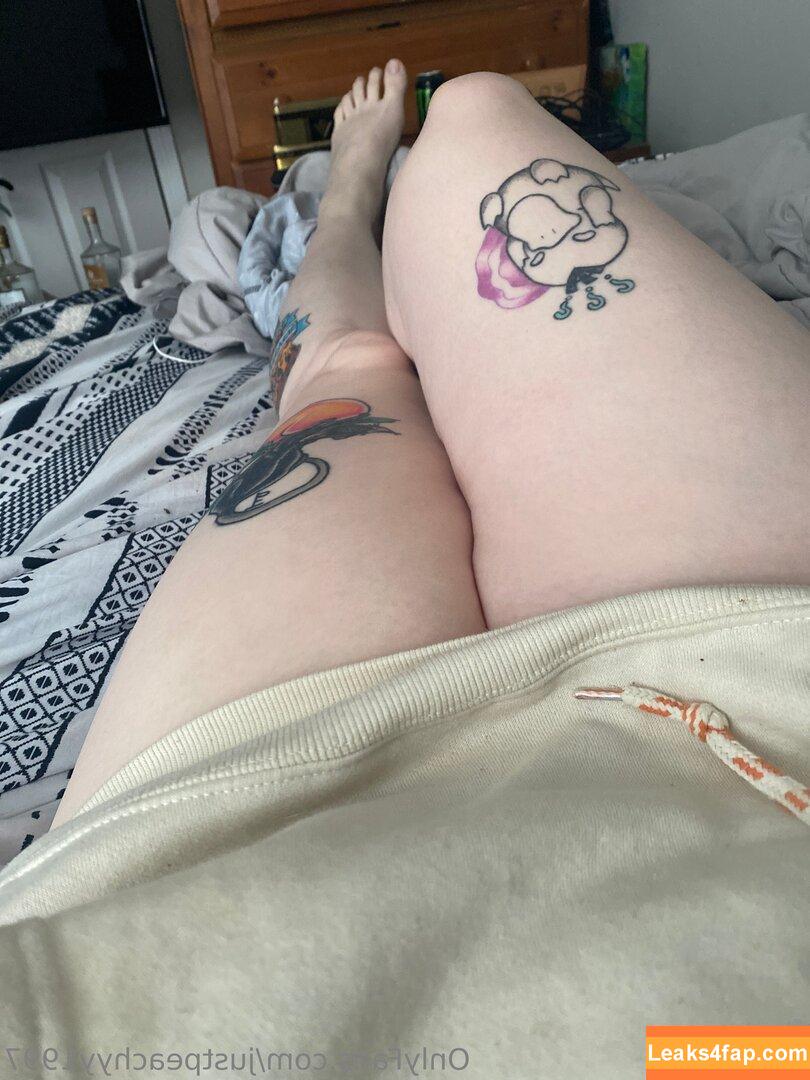 justpeachyy1997 /  leaked photo photo #0020