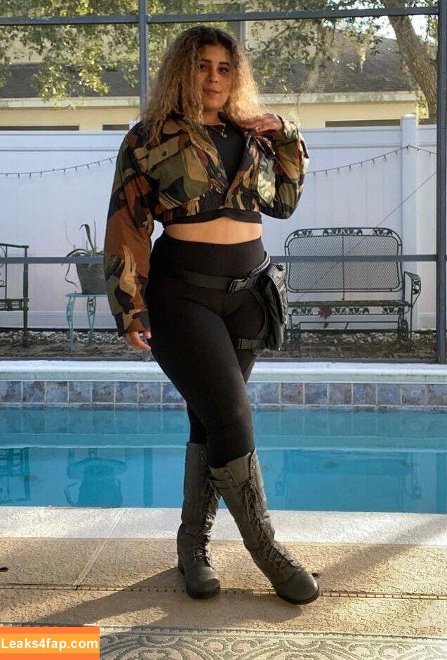 JustYeliz / yesjulz leaked photo photo #0009