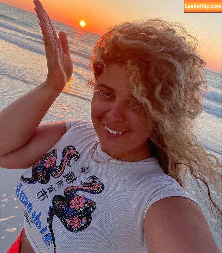 JustYeliz / yesjulz leaked photo photo #0022