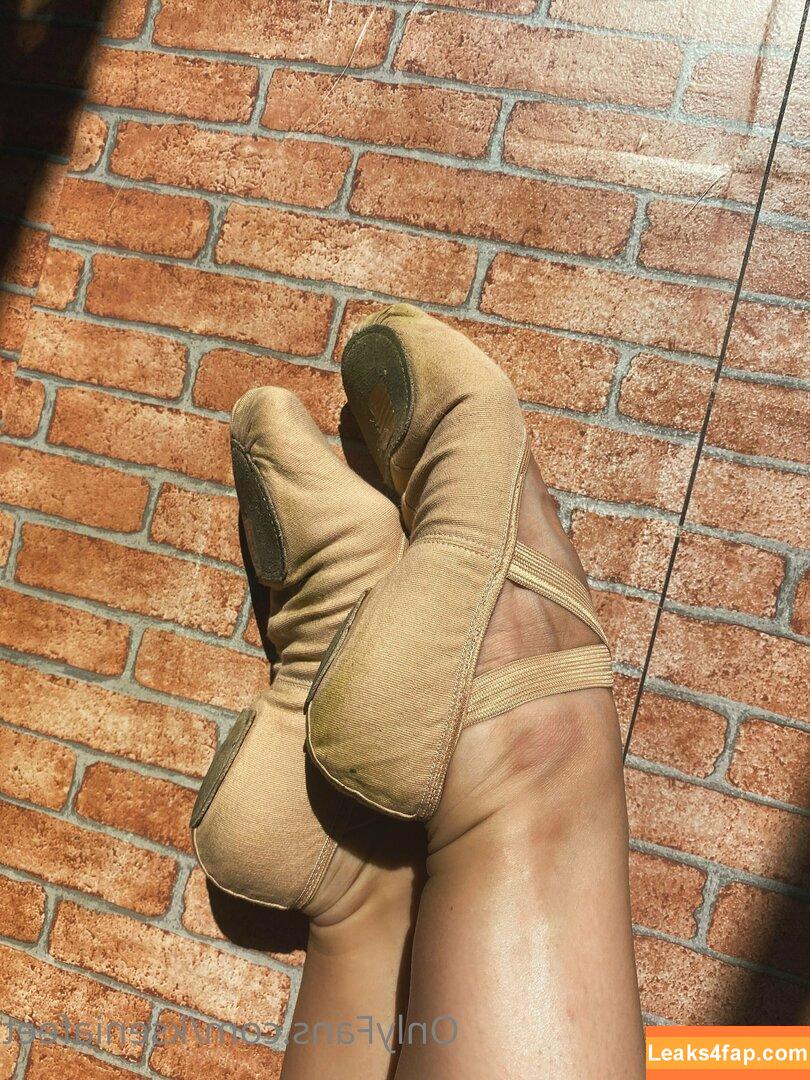 k.flexiblefeet / kseniafeet leaked photo photo #0123