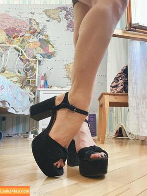 k.flexiblefeet photo #0090