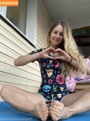 k.flexiblefeet photo #0149