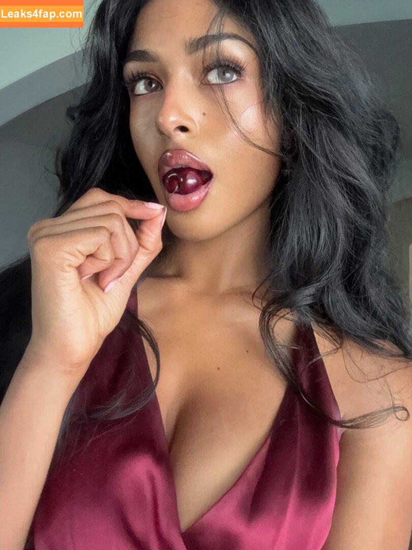 Kaaviya Sambasivam / kaavikiwi leaked photo photo #0098
