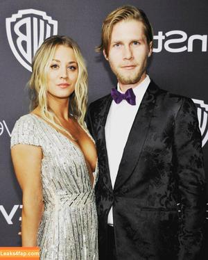 Kaley Cuoco photo #0133