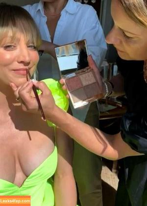 Kaley Cuoco photo #0136