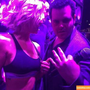 Kaley Cuoco photo #0241