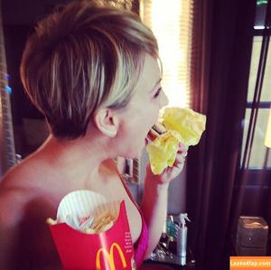 Kaley Cuoco photo #0275