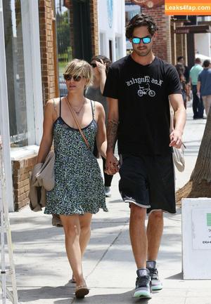 Kaley Cuoco photo #0282
