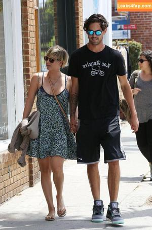 Kaley Cuoco photo #0285
