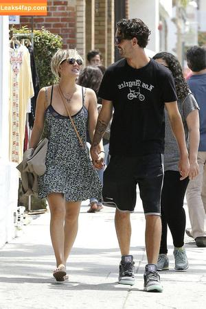 Kaley Cuoco photo #0288