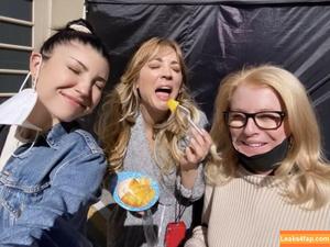 Kaley Cuoco photo #0291