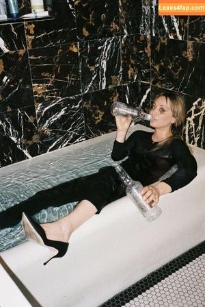 Kaley Cuoco photo #0299