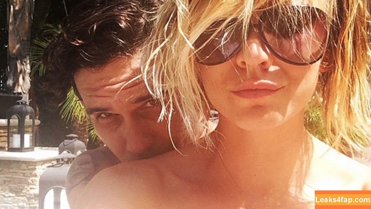 kaleycuoco /  leaked photo photo #0005
