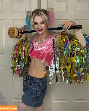 KallMeKris фото #0045