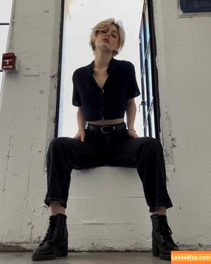 KallMeKris photo #0107