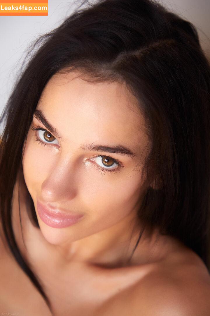 Kama Oxi / c_a_m_i_l_l_a____ / https: leaked photo photo #0093