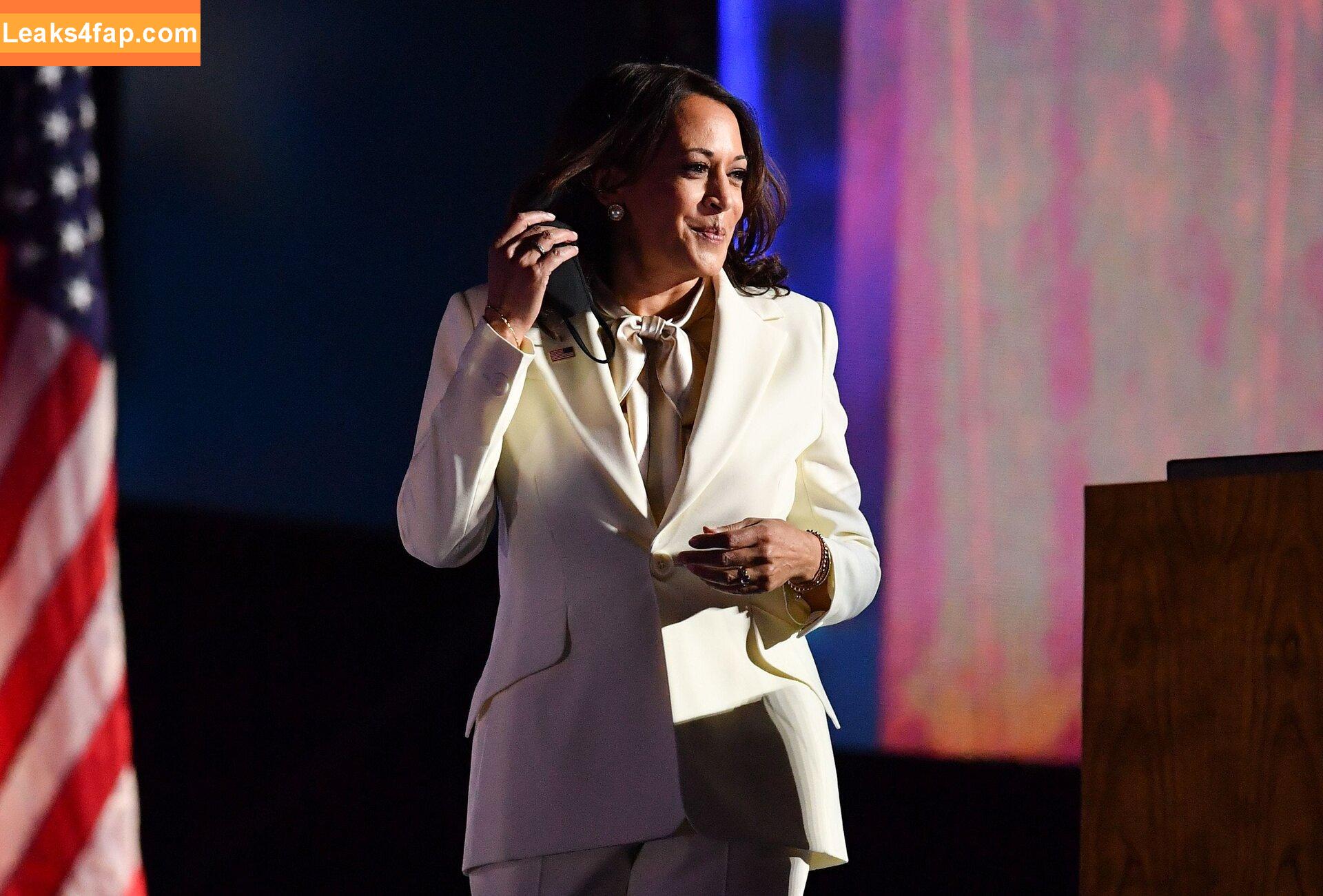 Kamala Harris /  слитое фото фото #0025