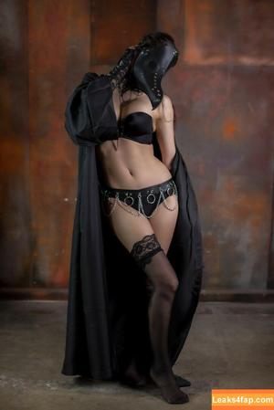 Kara Corvus photo #0122