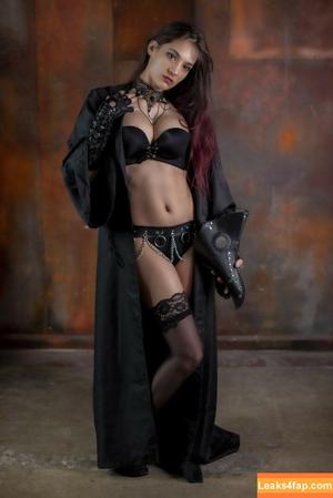 Kara Corvus photo #0126