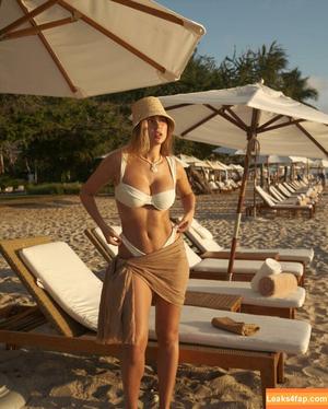 Kara Del Toro photo #1082