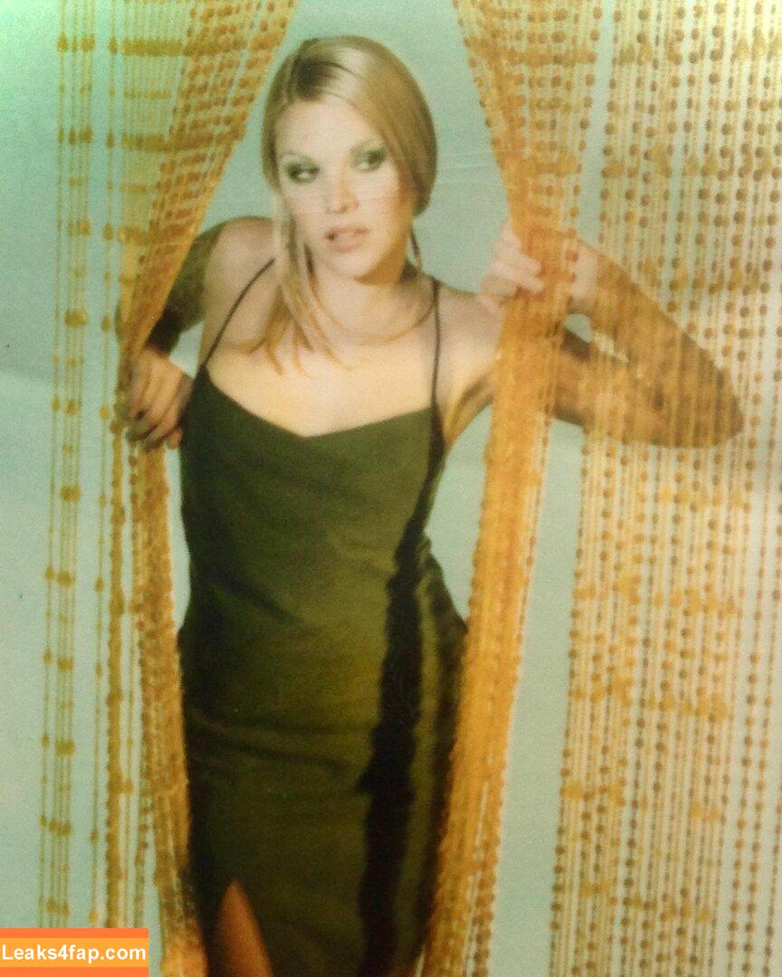 Karen Cliche / karencliche leaked photo photo #0036