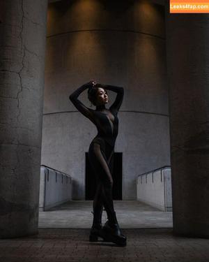 Karen Fukuhara photo #0015