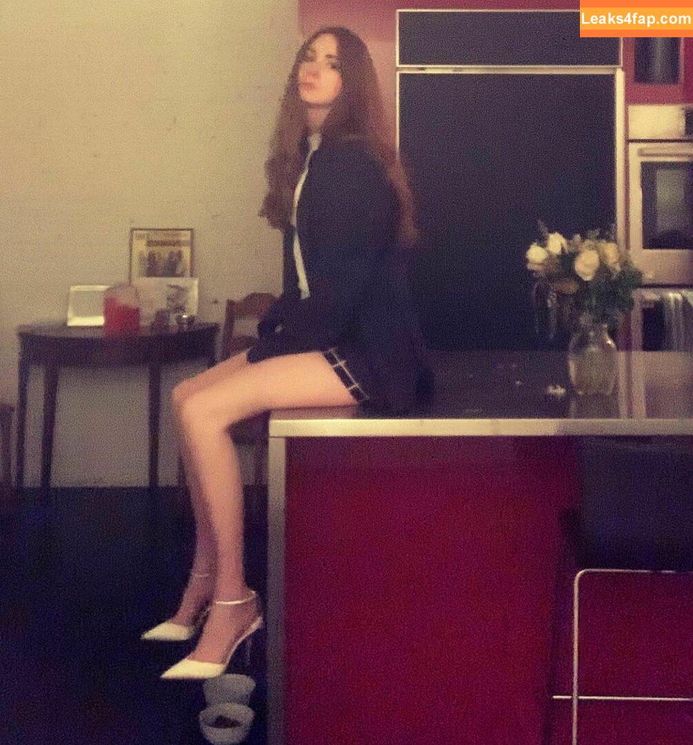 Karen Gillan / karengillan leaked photo photo #0017