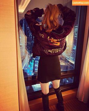 Karen Gillan photo #0039