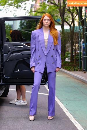 Karen Gillan photo #0182