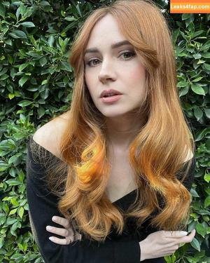 Karen Gillan photo #0384