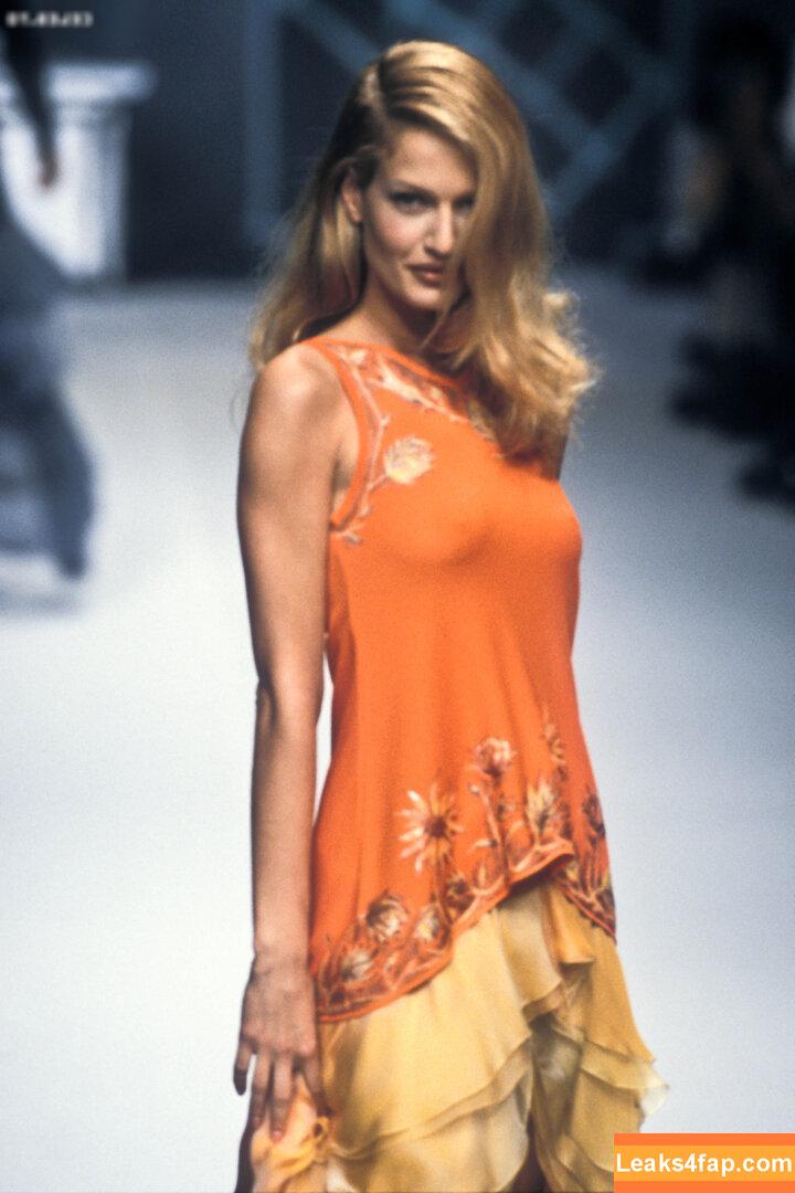 Karen Mulder /  leaked photo photo #0044