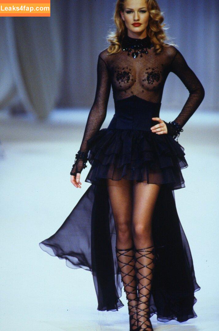 Karen Mulder /  leaked photo photo #0049