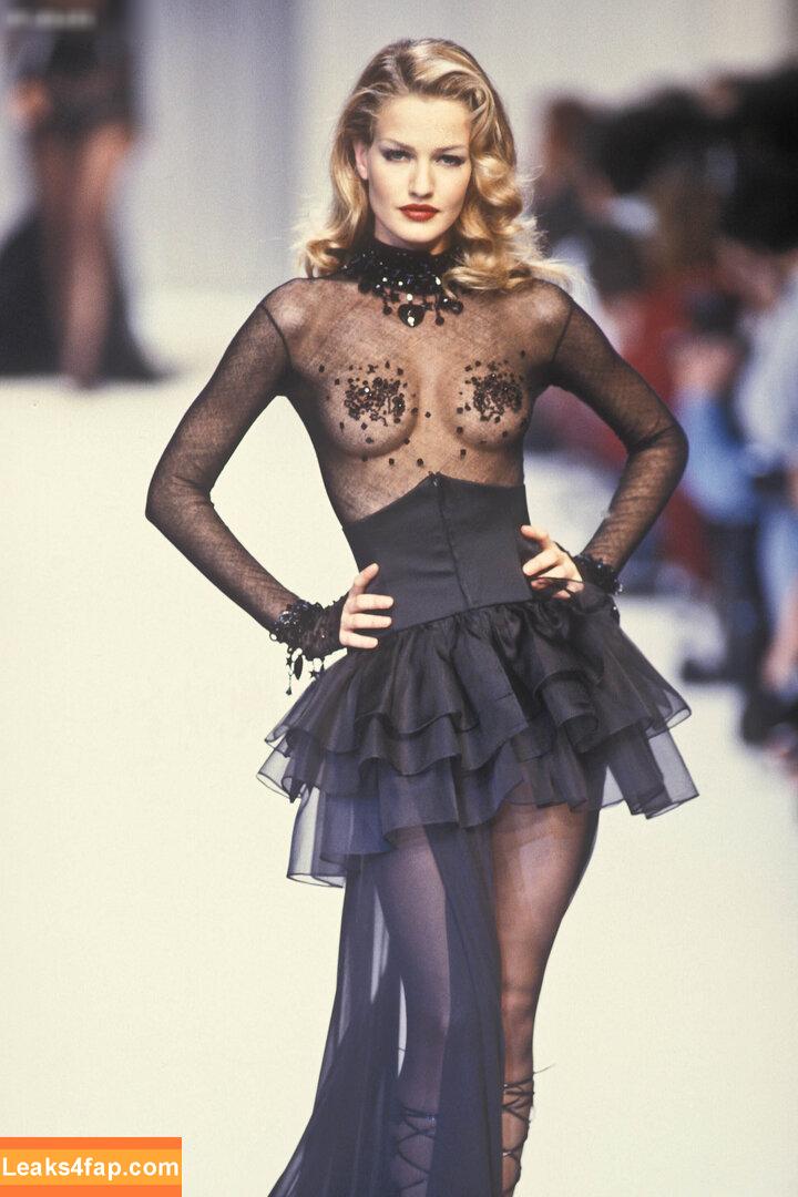 Karen Mulder /  leaked photo photo #0051