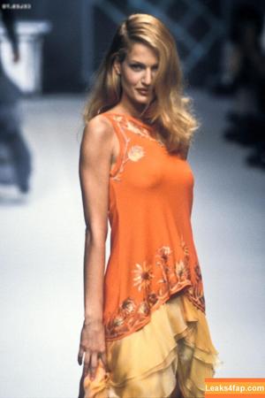 Karen Mulder photo #0044
