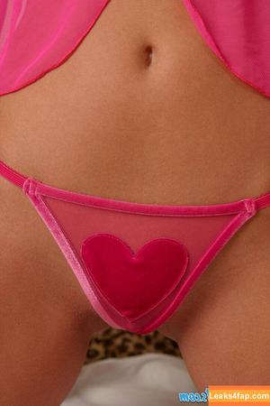 Kari Sweets photo #0211