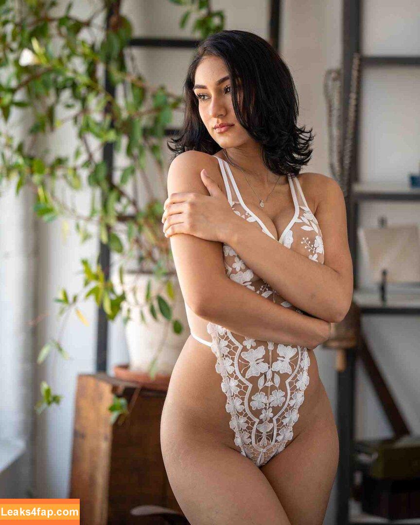 Karina Adames / km_adames leaked photo photo #0001