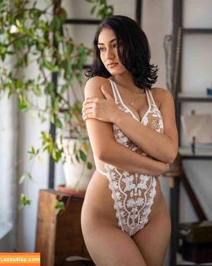 Karina Adames photo #0001