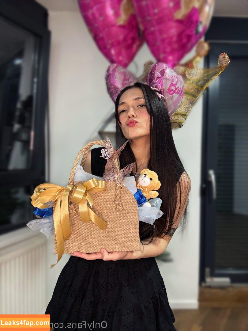 karisha.x / karisa.x leaked photo photo #0455