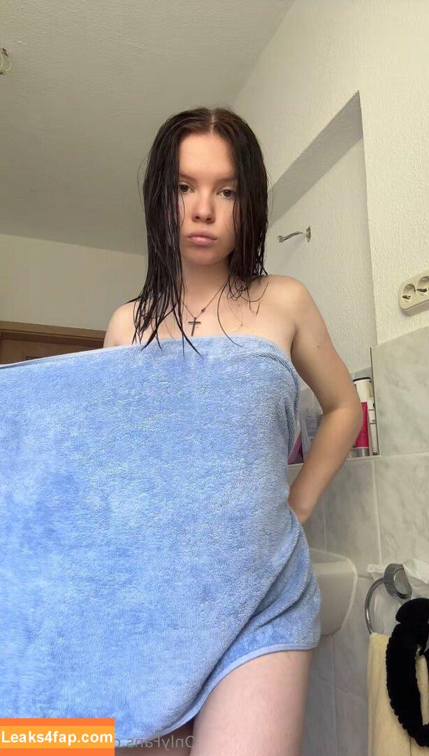 karolin_ka / hier.istkarolinka leaked photo photo #0202