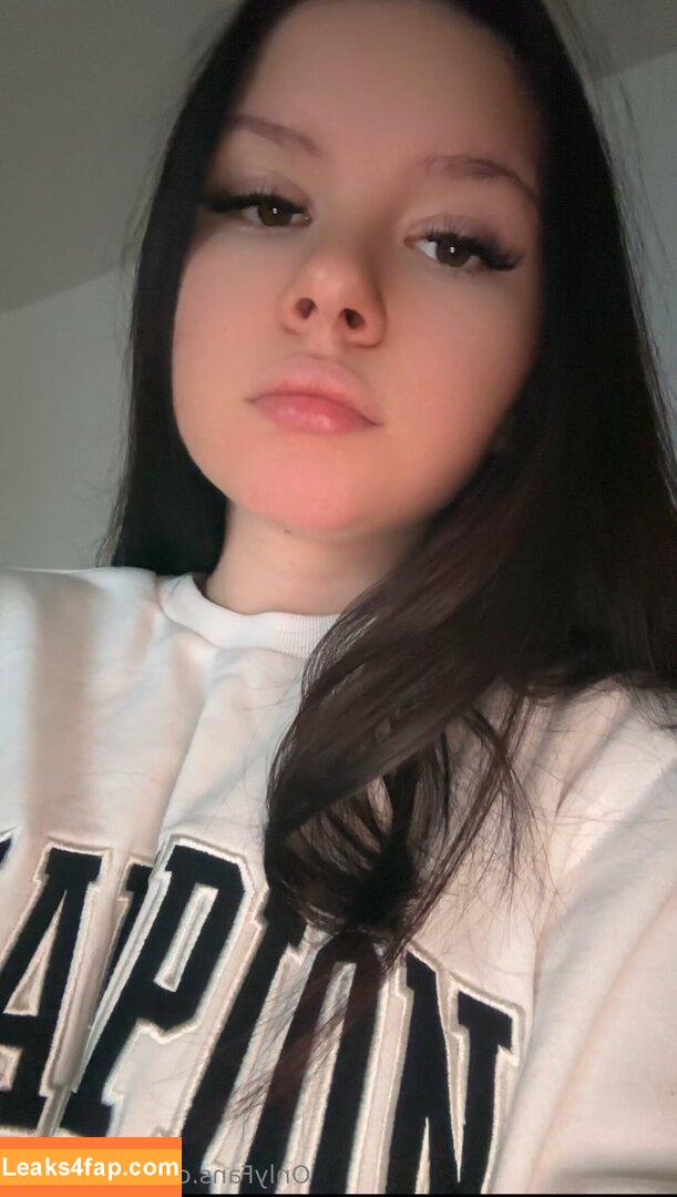 karolin_ka / karolina__megger leaked photo photo #0232